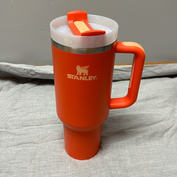 Stanley tumbler - Picture 3 of 3